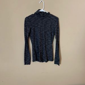 Size 6 lululemon turtleneck long sleeve with open back
